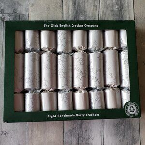 The Olde English Cracker Company 8 Holiday Crackers